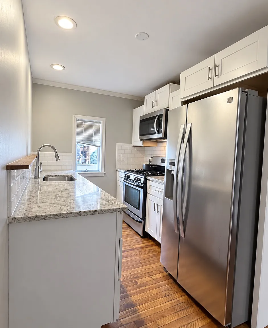 4 bed, 1.5 bath, 1200 sqft, $3,560 — Photo 4