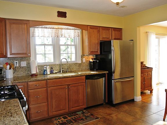 2nd image of 285 Sleepy Hollow Dr