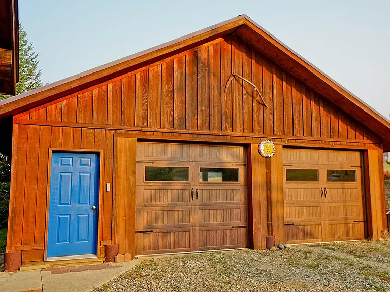 2.5 car garage. lots of storage space. 
 electric garage doors