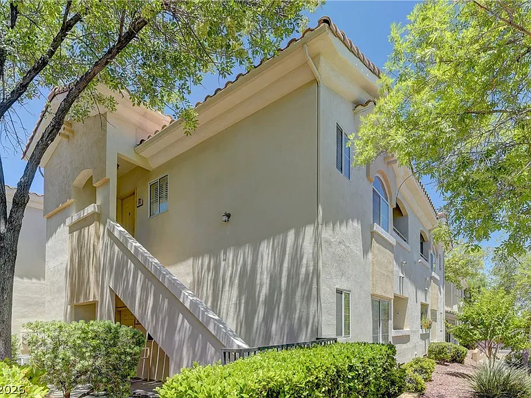 1310 Red Gable Ln #203 — Photo 3