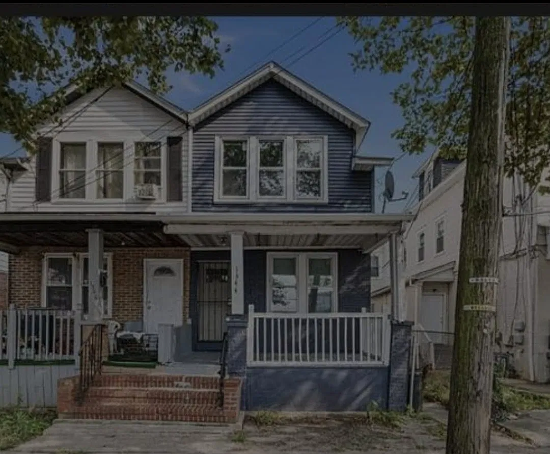 3 bed, 980 sqft, $2,100 — Photo 1
