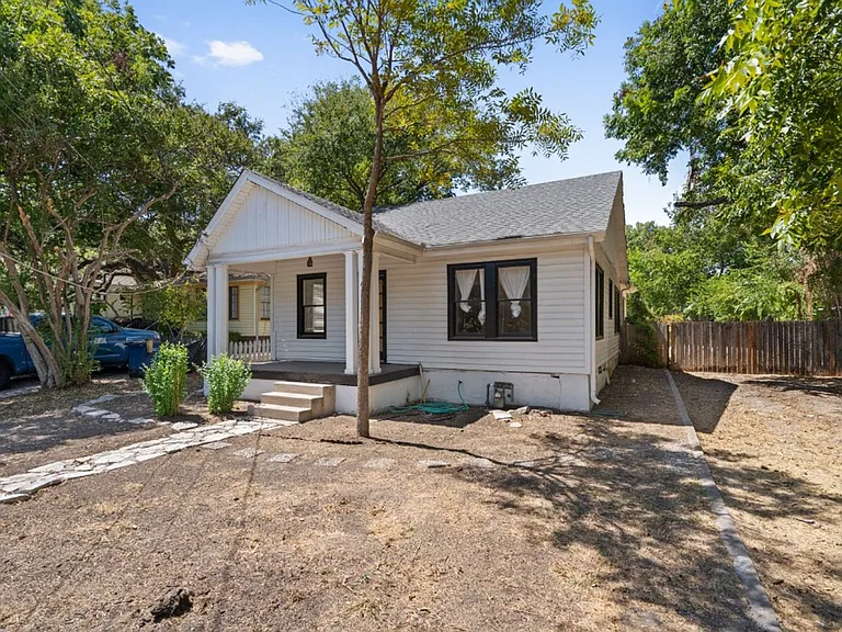 1500 Newning Ave — Photo 2
