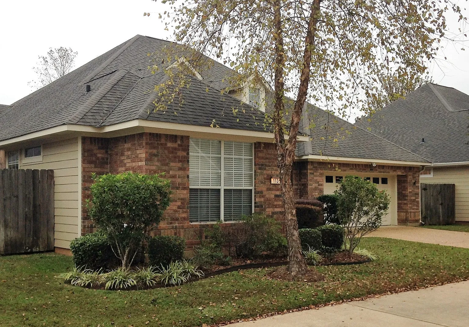 ** Beautiful 3/2 Haven Subdivision ** — Photo 2