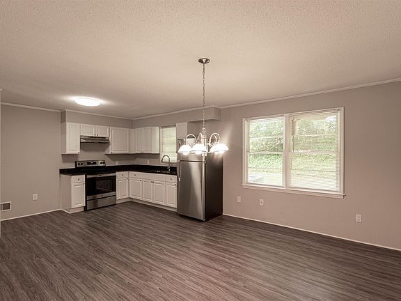 5th image of 896 Beverly Dr