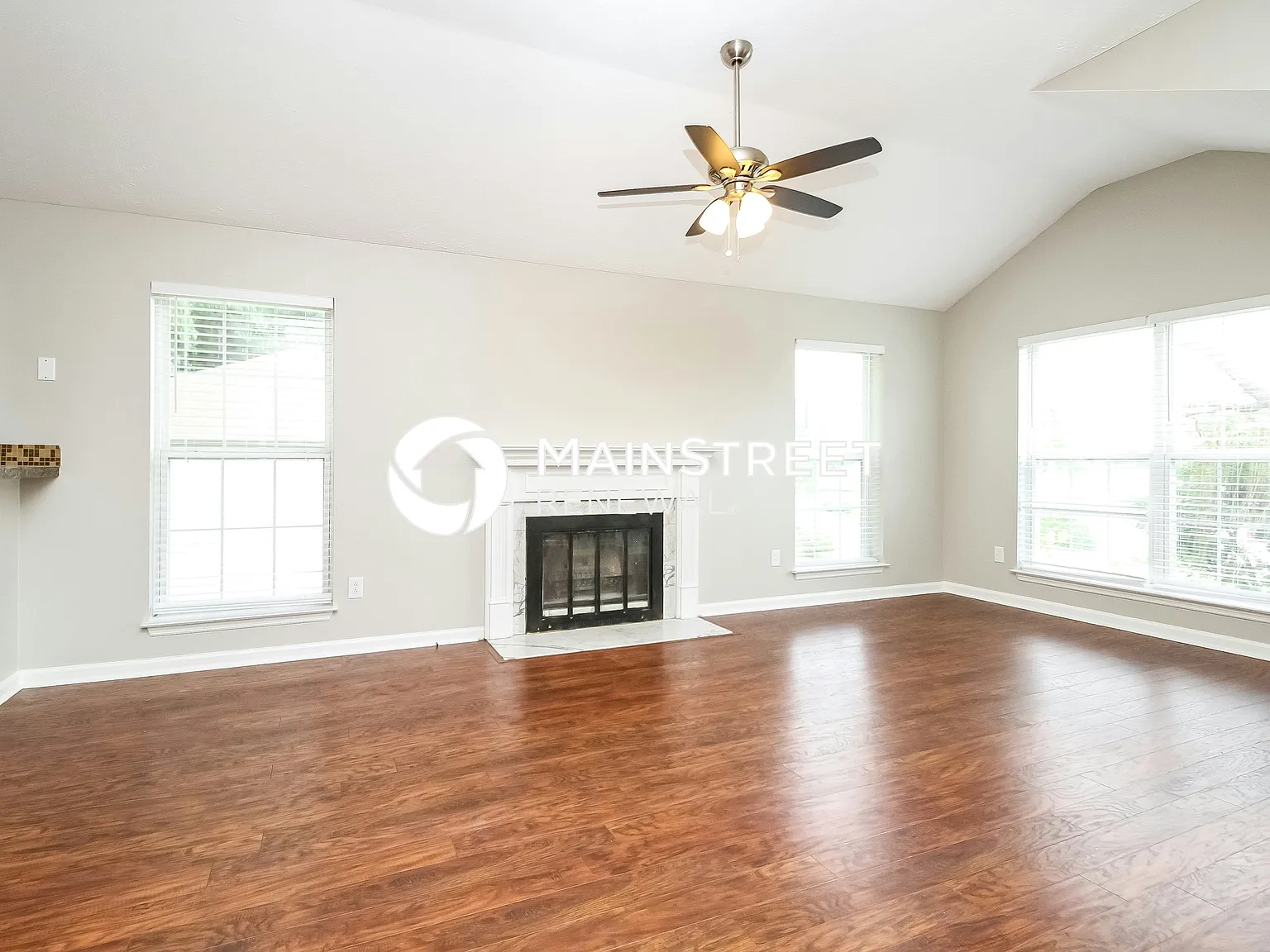 818 Carmen Way — Photo 3