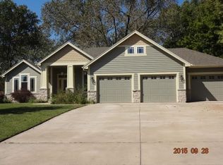 3221 SW Gisbourne Ln, Topeka, KS 66614