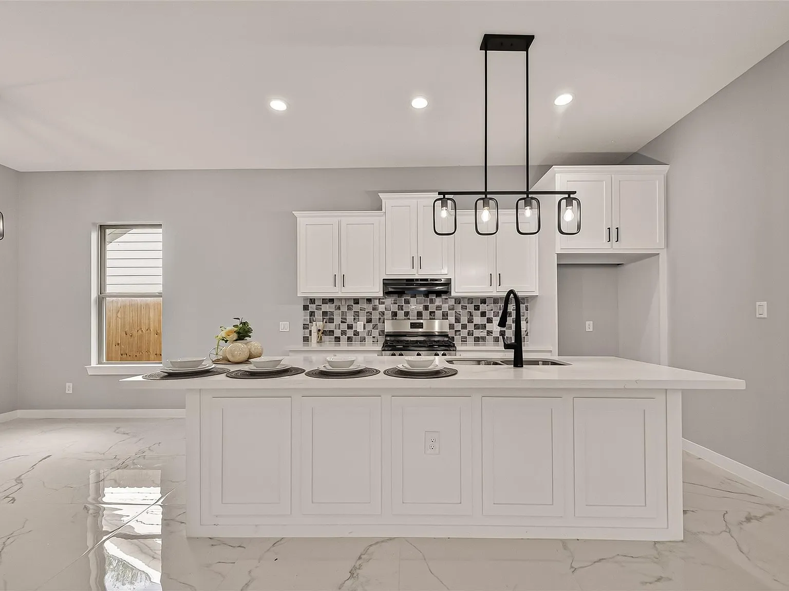 3 bed, 2.5 bath, 2641 sqft, $2,200 — Photo 3