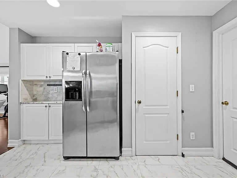 421 Broadmoor St — Photo 12