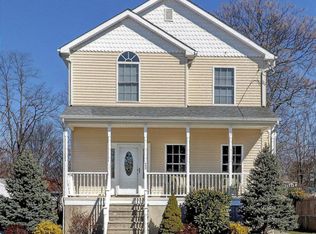 22 White St, Middletown, NJ 07748