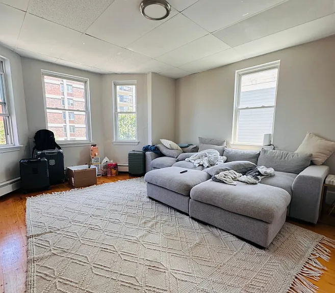 1572 Tremont St #3F — Photo 4