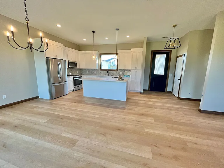 5525 W Liberator Cir — Photo 4