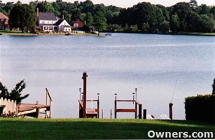 View of the lake and park at the horizon