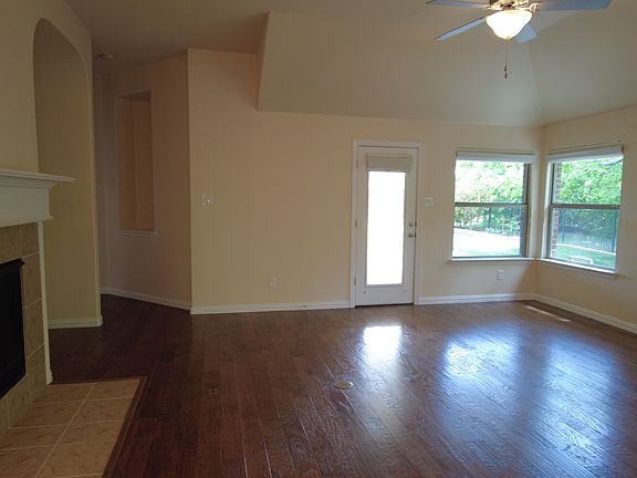 5th image of 300 Dorset Ct