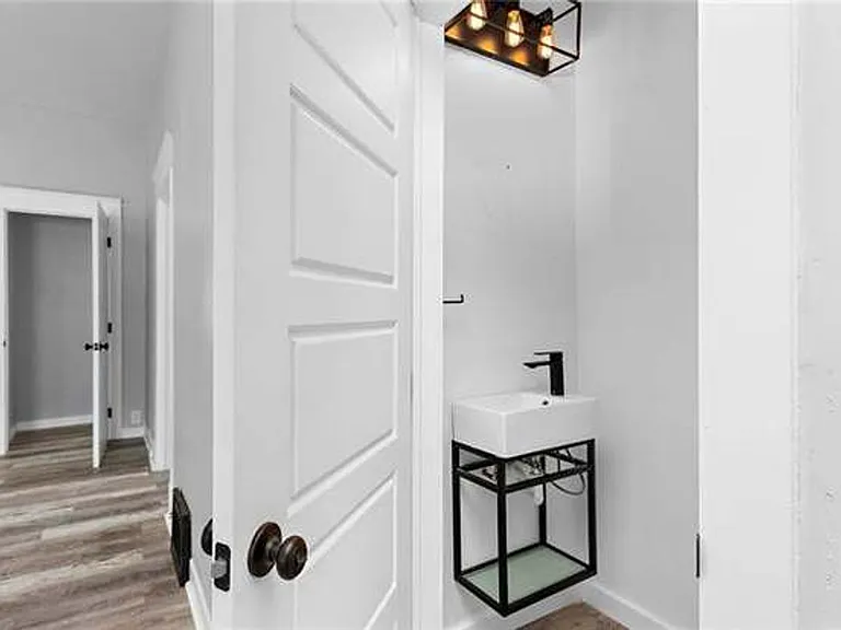 1106 N Osage St — Photo 18