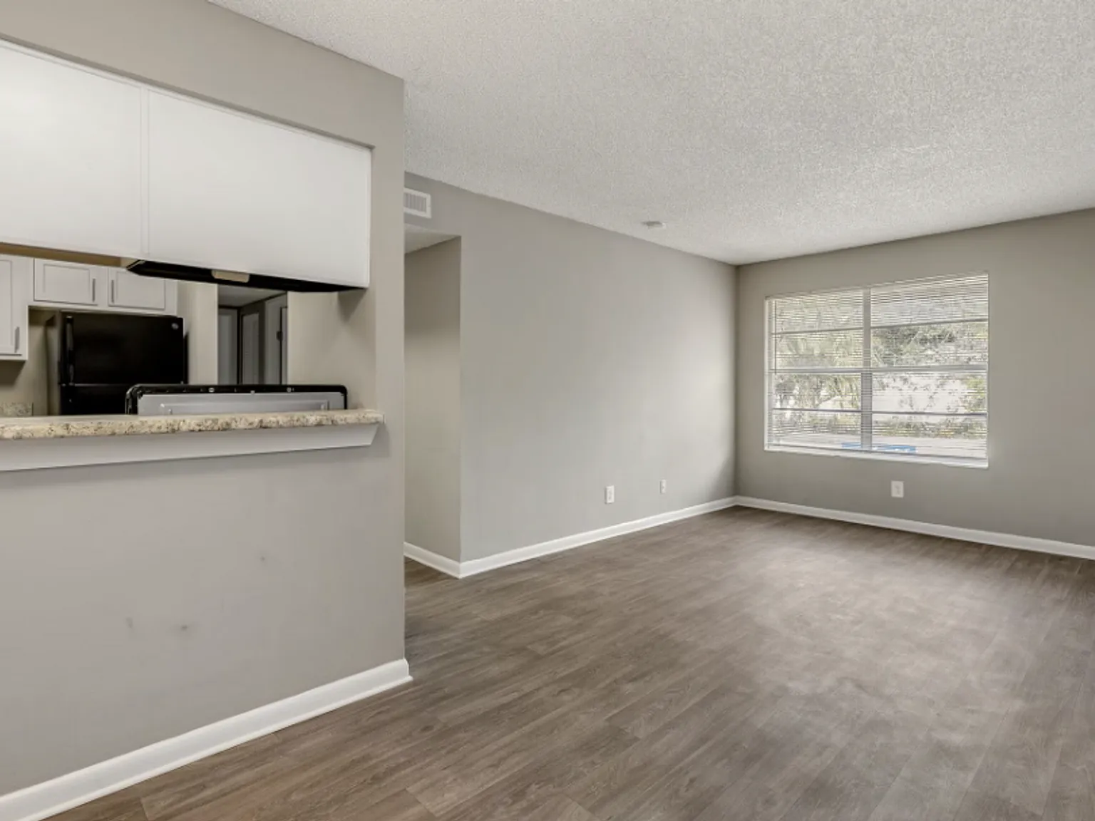 VOLARE APARTMENTS — Photo 3