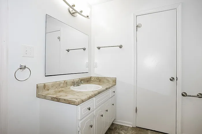 1911 Neptune Dr — Photo 11