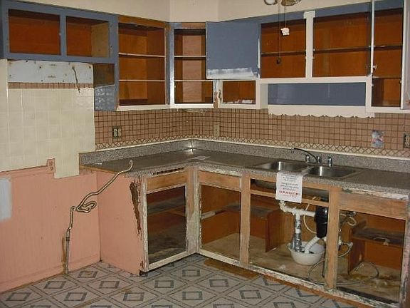 3rd image of 5028 Fullerton Dr