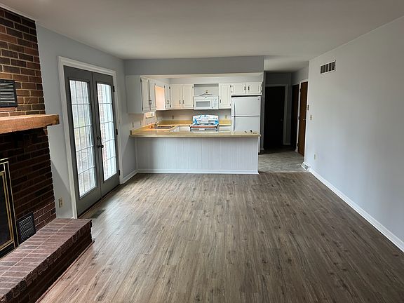 3rd image of 7979 Count Fleet Ct