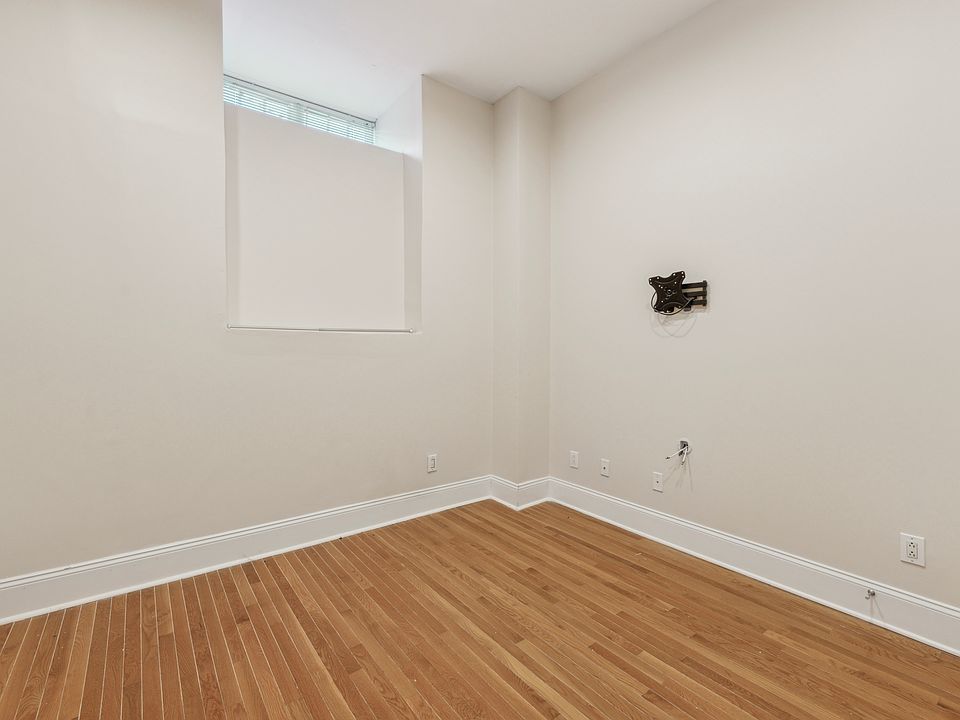 1st image of 410-00 Shurs Ln #A207