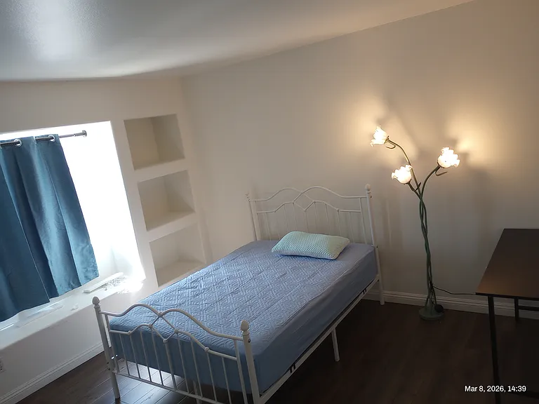 De La Valle Dr — Photo 11