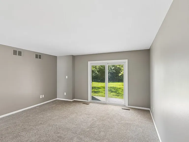 Amherst Manor Apartments — Photo 4