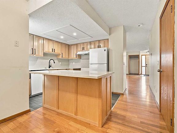 4th image of 1712 W 15th St NW #A
