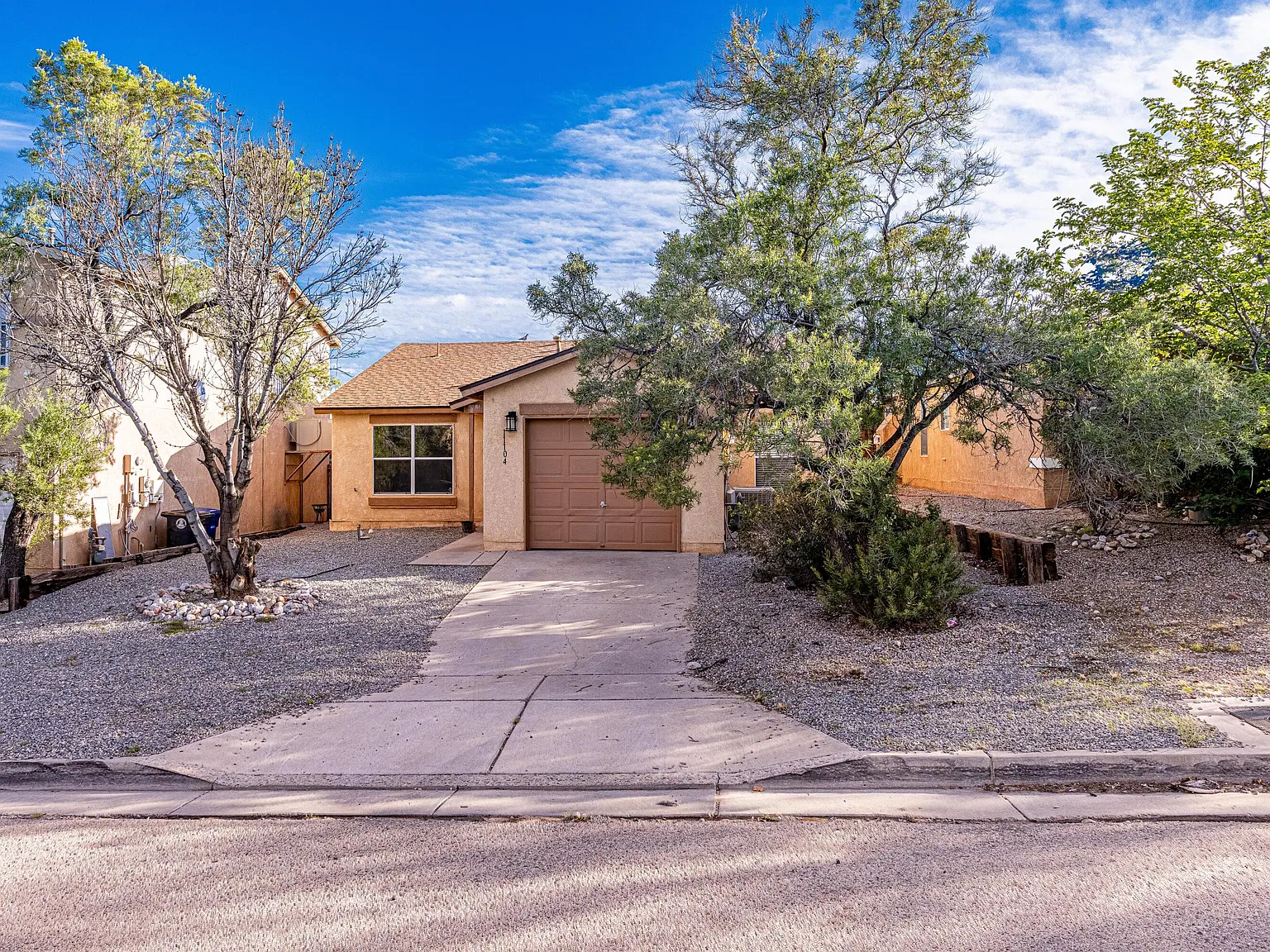 3 bed, 2.0 bath, 1340 sqft, $2,000 — Photo 1