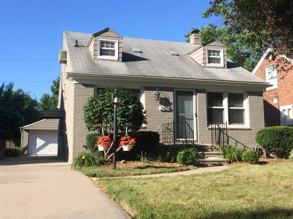 21120 Country Club Dr, Harper Woods, MI 48225