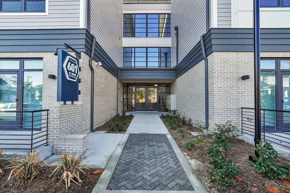 Building Photo - 601 E 39th Street