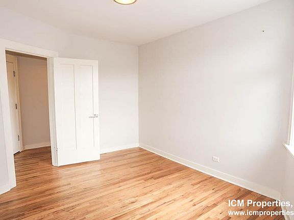 3rd image of 2233 W Wilson Ave #1F