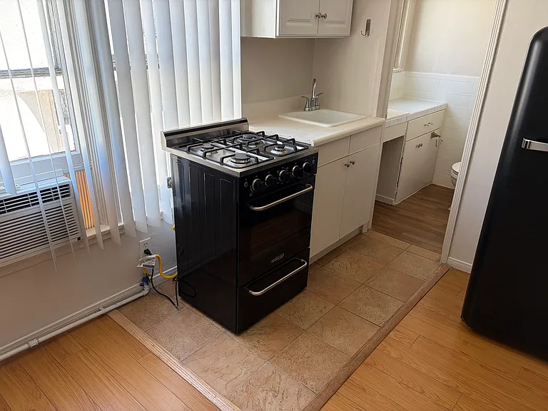 614 Hauser Blvd — Photo 11