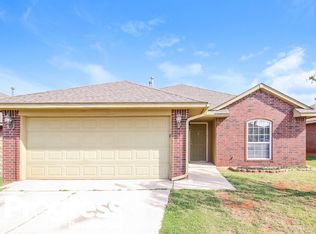 607 SW 38th Pl, Moore, OK 73160