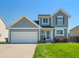 445 Boulder Ridge Ct, Pleasant Hill, IA 50327