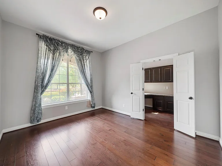 5430 Tyler Park Ln — Photo 5