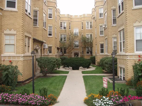 2148 Elmwood Ave Floor 3, Berwyn, IL 60402