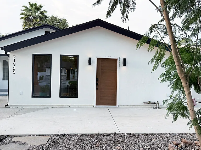 21905 Providencia St — Photo 14