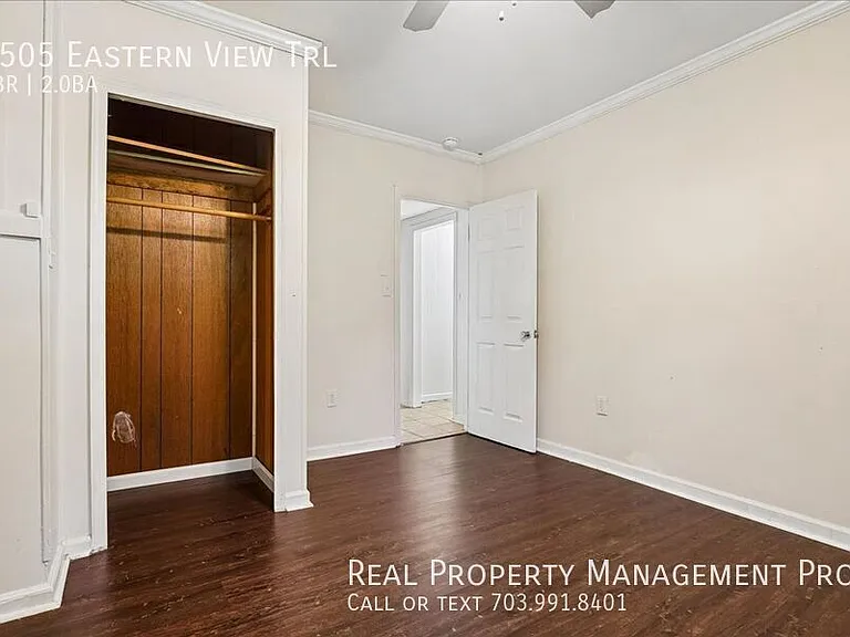 9505 Eastern View Trl — Photo 25