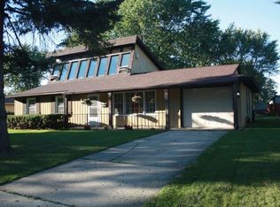 9 Cayman Dr, Montgomery, IL 60538