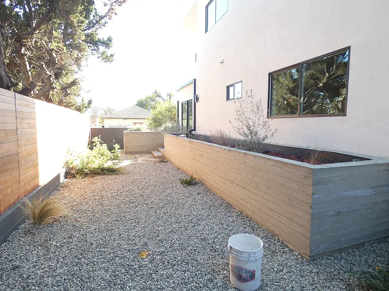 6034 Craner Ave — Photo 10