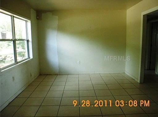 3rd image of 1008 E Voorhis Ave