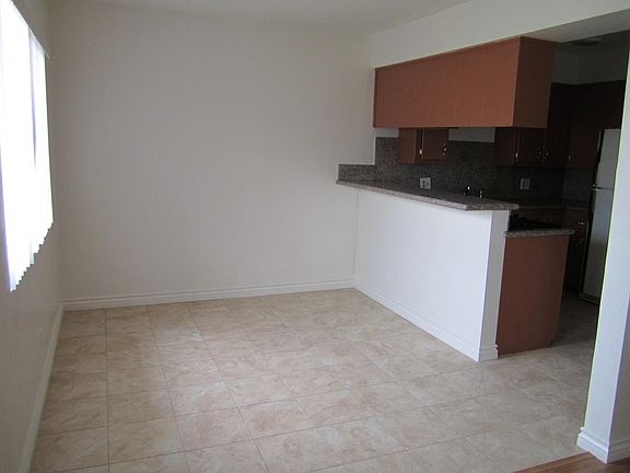 4th image of 4127 W 137th St #C