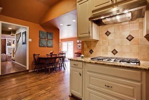 3rd image of 7838 Idlewood Ln