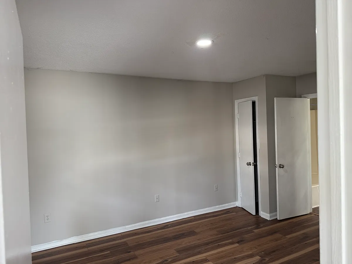 Building Photo - 101 Clarendon Pl #101