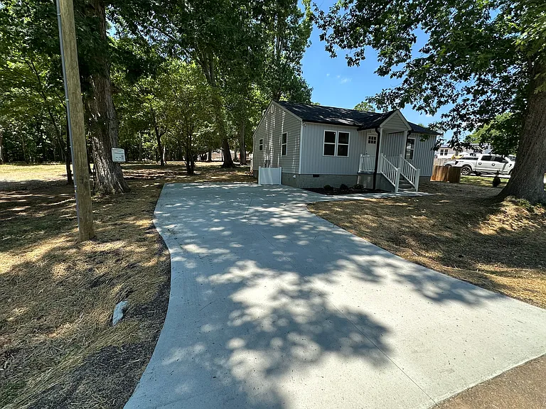 329 Tate Ave — Photo 2