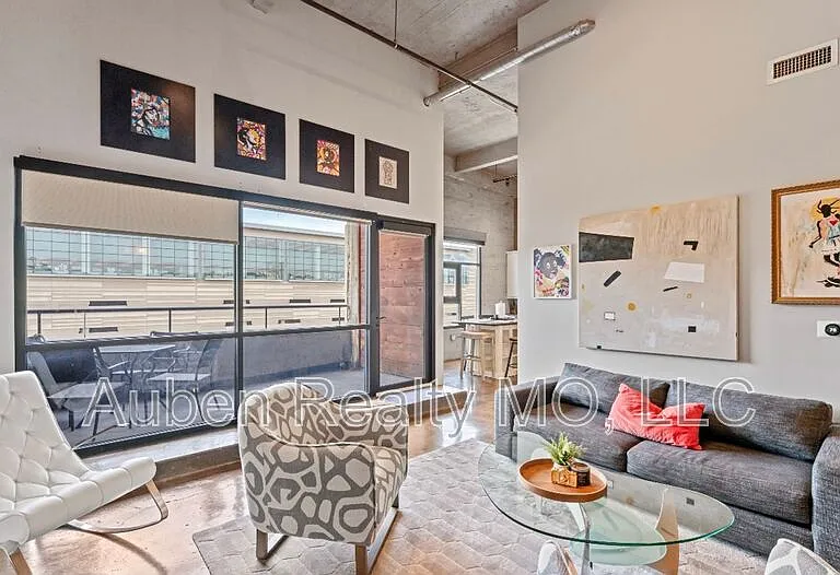 360 W Pershing Rd #330 — Photo 5