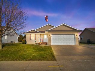 914 S 12th Ave, Washington, IA 52353