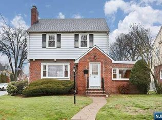 2 Prospect Ave, Rochelle Park, NJ 07662