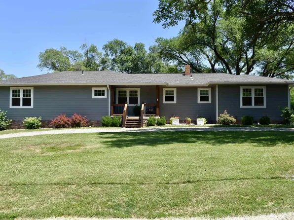 4532 NE Indian Creek Rd, Topeka, KS 66617