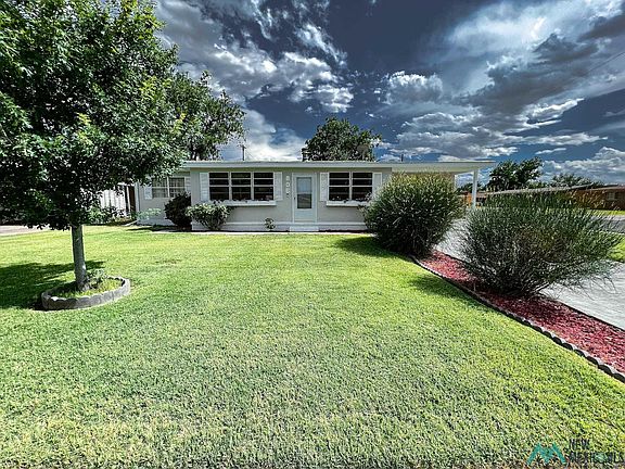2nd image of 806 N Heights Dr