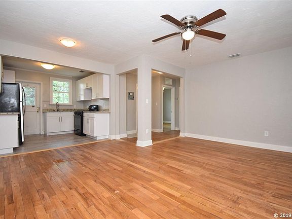 4th image of 305 NE 9th St APT 4